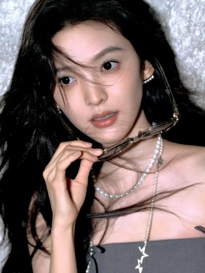 火的珍珠单品照着搭好看又气质开元ky棋牌被张曼玉、倪妮带(图3)
