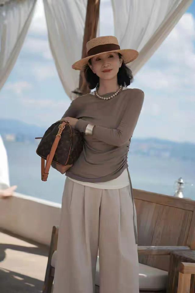 衣搭配阔腿裤和牛仔裤就能搭配高级感开元棋牌网站秋冬季就该这么打扮：毛(图5)