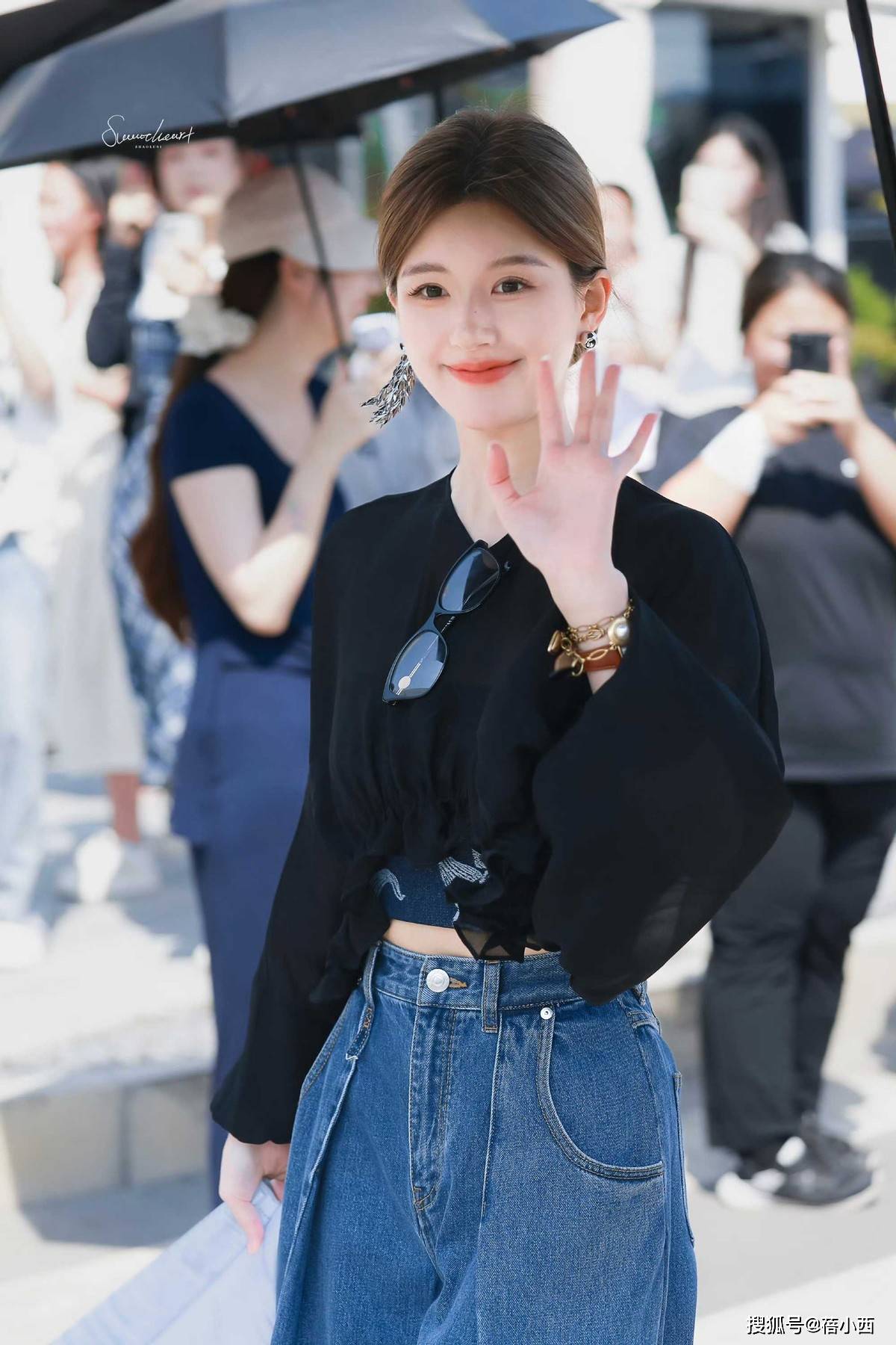 不戴对称才好看果然时尚的尽头是国风开元棋牌app赵露思穿新中式耳环(图2) 不戴对称才好看果然时尚的尽头是国风开元棋牌app赵露思穿新中式耳环(图2)