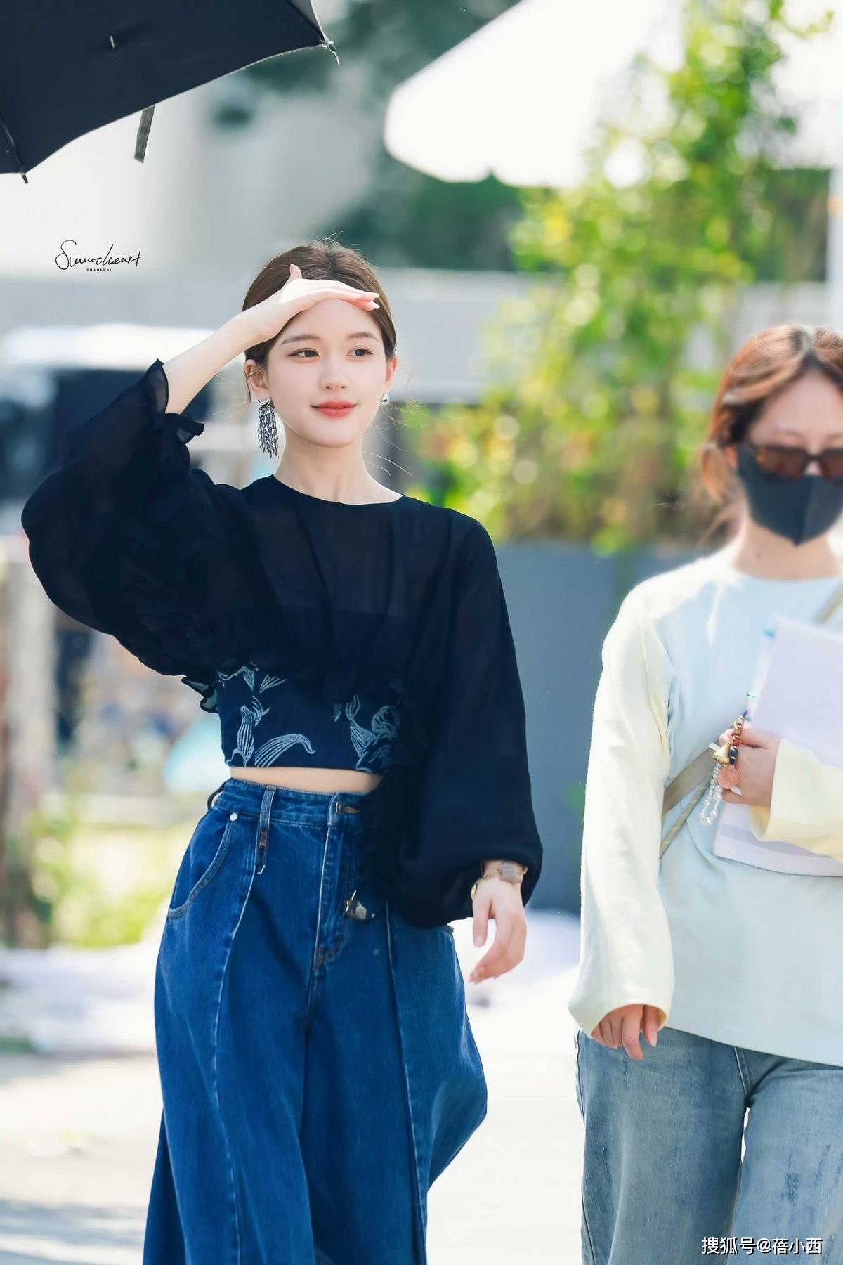 不戴对称才好看果然时尚的尽头是国风开元棋牌app赵露思穿新中式耳环(图3) 不戴对称才好看果然时尚的尽头是国风开元棋牌app赵露思穿新中式耳环(图3)