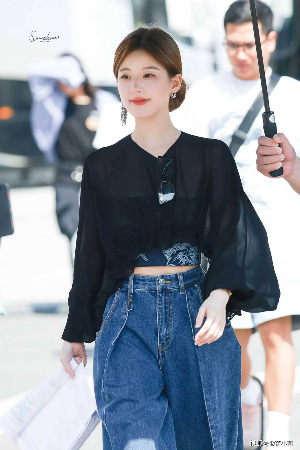 不戴对称才好看果然时尚的尽头是国风开元棋牌app赵露思穿新中式耳环(图8)