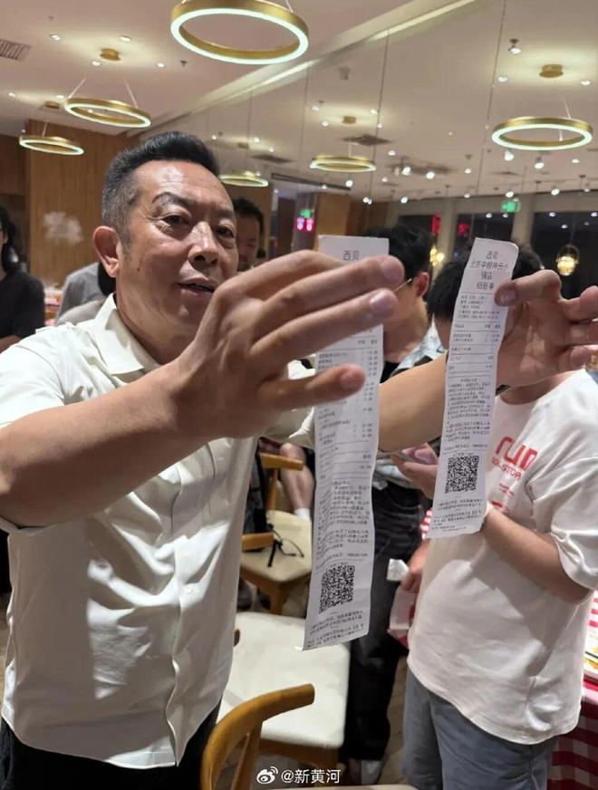 一小时却说“恶心”明天起全国所有门店上线“罗永浩菜单”ky开元棋牌西贝创始人：罗永浩方结账时攒了会员积分走后(图1)